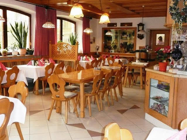 Hotel-Gasthof Zum Oberen Wirt Regen Exterior foto